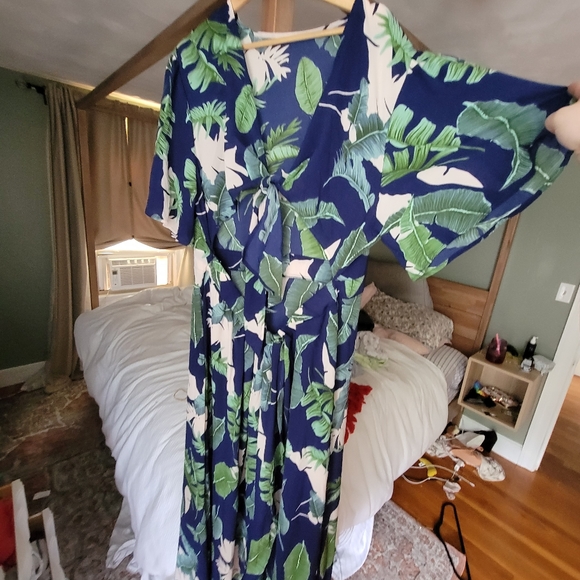Plus size tropical beach dress - Picture 2 of 4